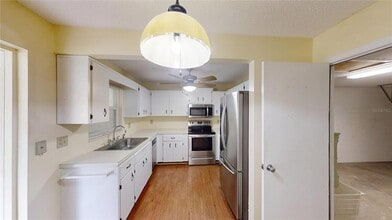8831 SW 94 Ln in Ocala, FL - Foto de edificio - Building Photo