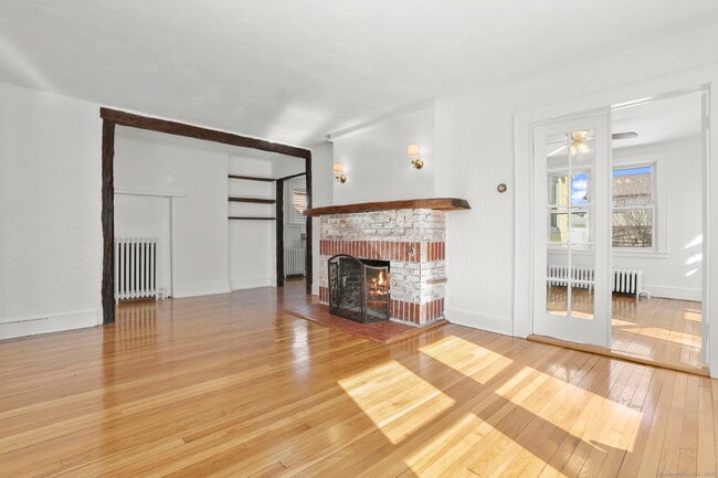 18 Claremont St in Stamford, CT - Building Photo - Building Photo
