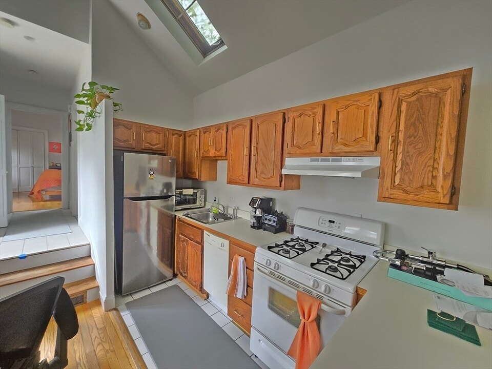 14 Lynde St in Salem, MA - Building Photo