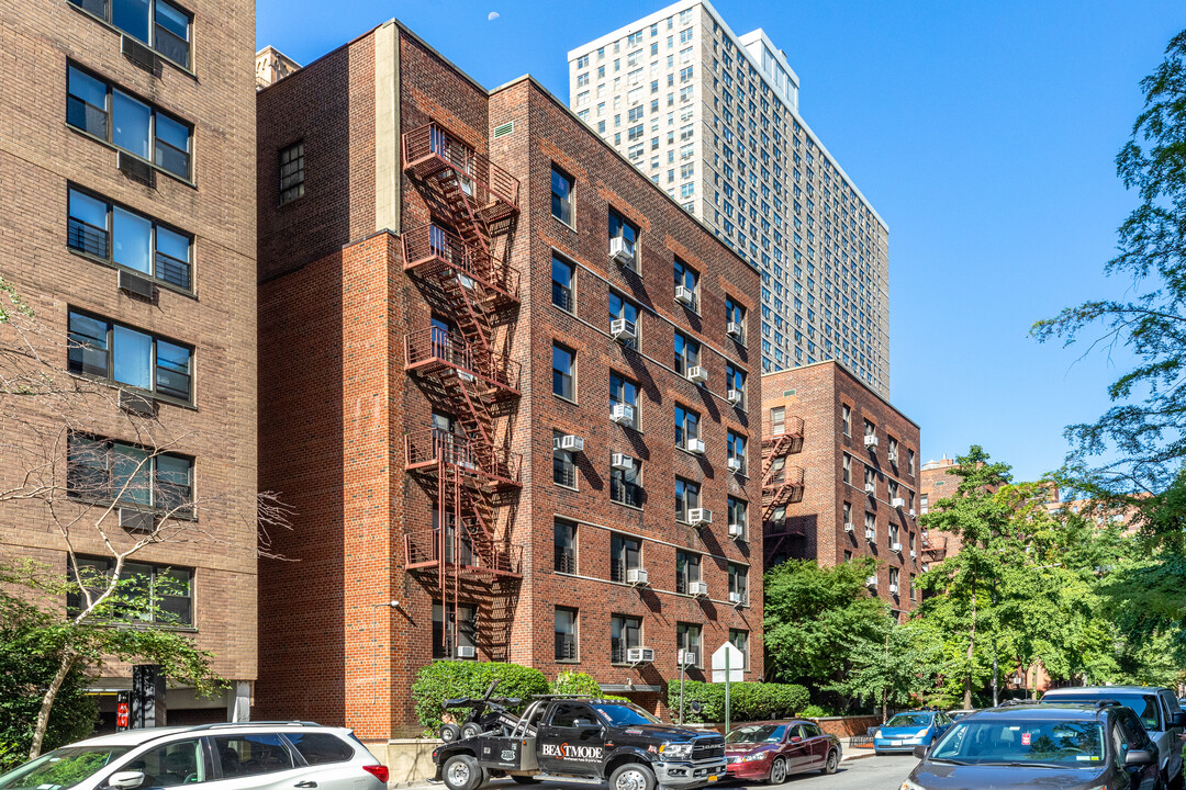 330 E 80th St in New York, NY - Building Photo