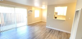 223 Arana Dr in Martinez, CA - Building Photo