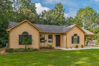 4174 Warren Rd in Flowery Branch, GA - Building Photo - Building Photo
