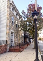 118 E King St in Shippensburg, PA - Building Photo