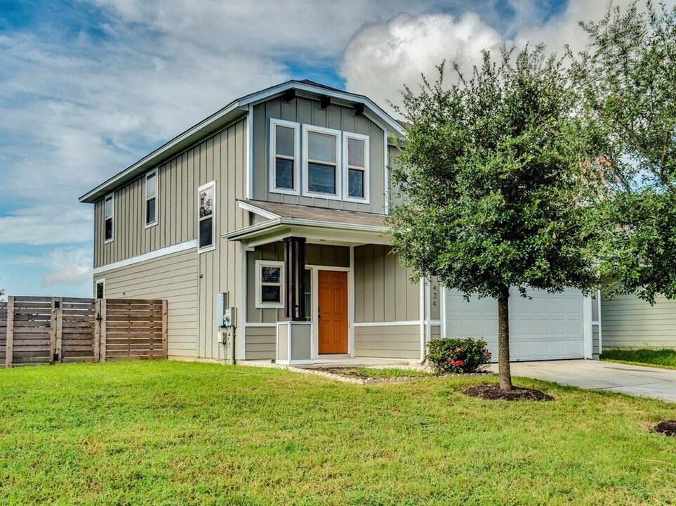 424 Wapiti Rd in Buda, TX - Building Photo