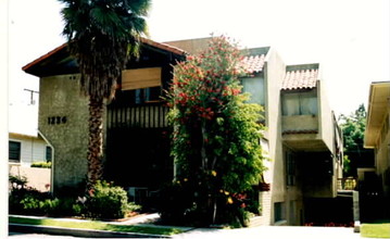 1234 Viola Ave in Glendale, CA - Building Photo - Building Photo