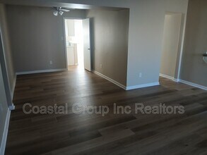 412 Chinaberry Cir in Virginia Beach, VA - Foto de edificio - Building Photo