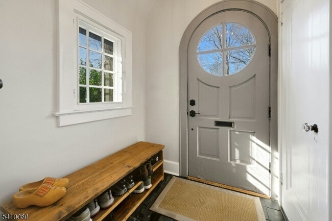 142 N Passaic Ave in Chatham, NJ - Building Photo - Building Photo