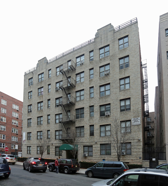 55 E 190th in Bronx, NY - Foto de edificio - Building Photo