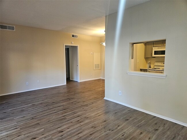 property at 1915 Augusta Dr