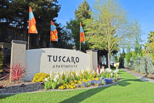 Tuscaro Apartment Homes in Sacramento, CA - Foto de edificio - Building Photo