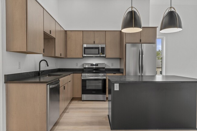 308 Oak St, Unit 202 in Slinger, WI - Building Photo - Building Photo