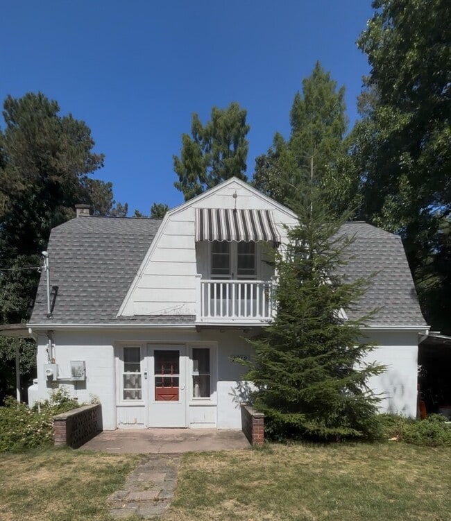 1012 Bay Rd