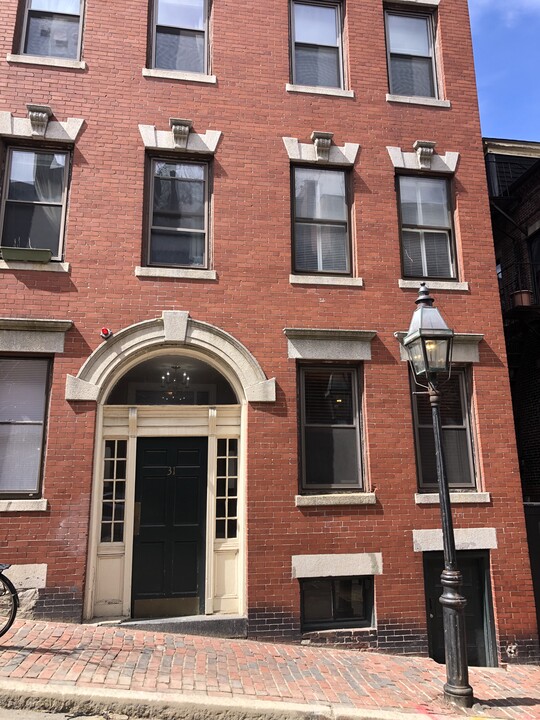 31 Irving St in Boston, MA - Building Photo
