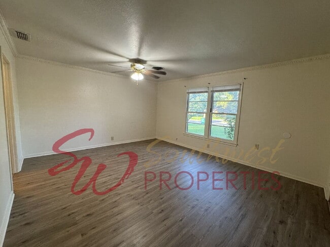 879 N Lydia Ave in Stephenville, TX - Building Photo - Building Photo