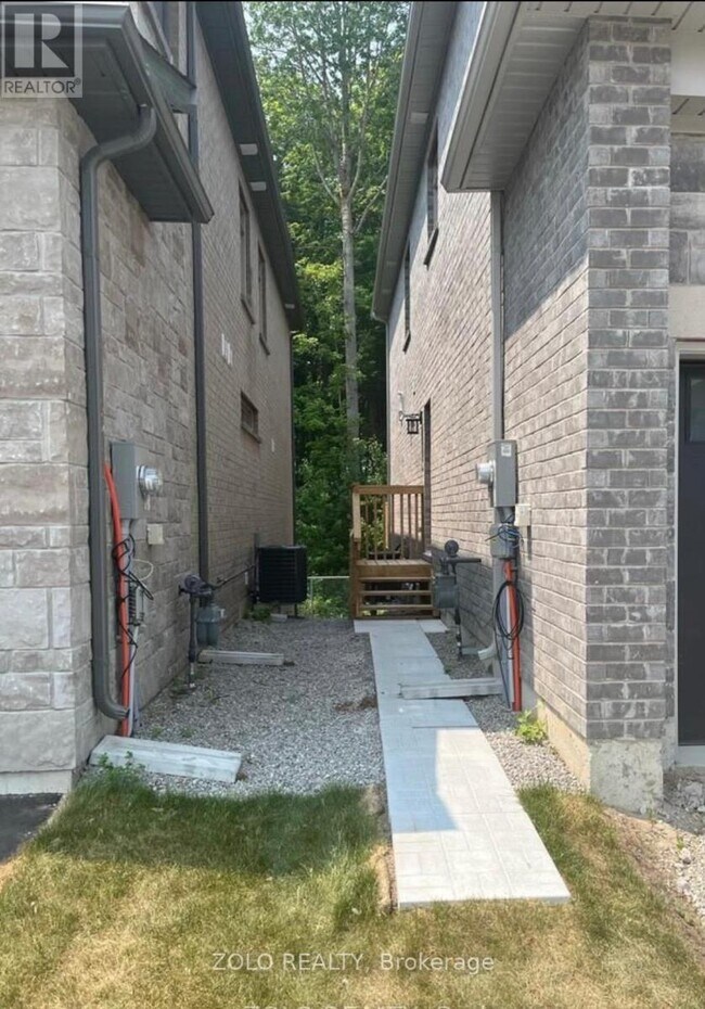 11 Franklin Trail in Barrie, ON - Building Photo - Building Photo