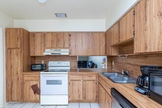 6989 NW 29th Ln in Fort Lauderdale, FL - Building Photo - Building Photo