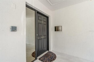 2114 Bispham Rd in Sarasota, FL - Building Photo - Building Photo