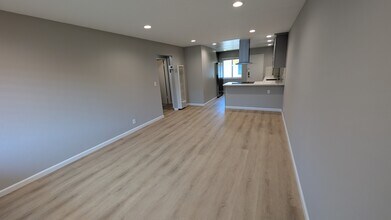 676 Grand Fir Ave, Unit Apt #3 in Sunnyvale, CA - Building Photo - Building Photo