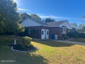 11 Acacia Row in Toms River, NJ - Building Photo - Building Photo