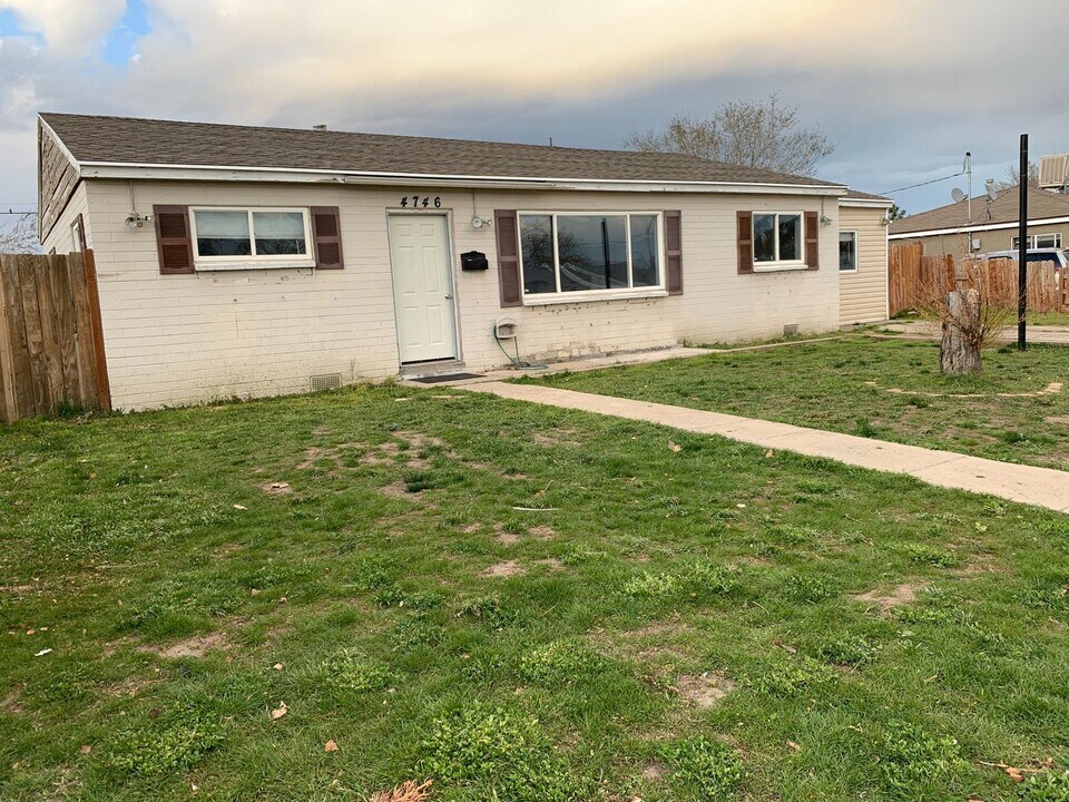 4746 W 5215 S in Salt Lake City, UT - Building Photo