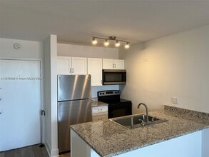 2501 Riverside Dr in Coral Springs, FL - Building Photo - Building Photo