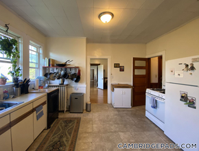 8 Forest St in Cambridge, MA - Building Photo - Building Photo