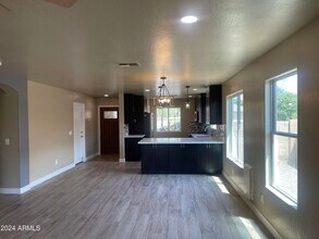 15433 W Mercer Ln in Surprise, AZ - Foto de edificio - Building Photo