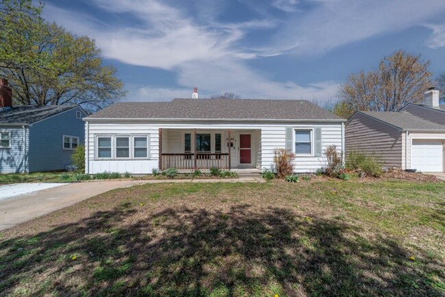 property at 2448 E Aloma St