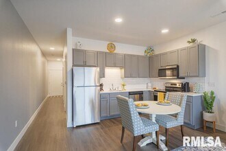 801 Bend Blvd in East Moline, IL - Building Photo - Building Photo