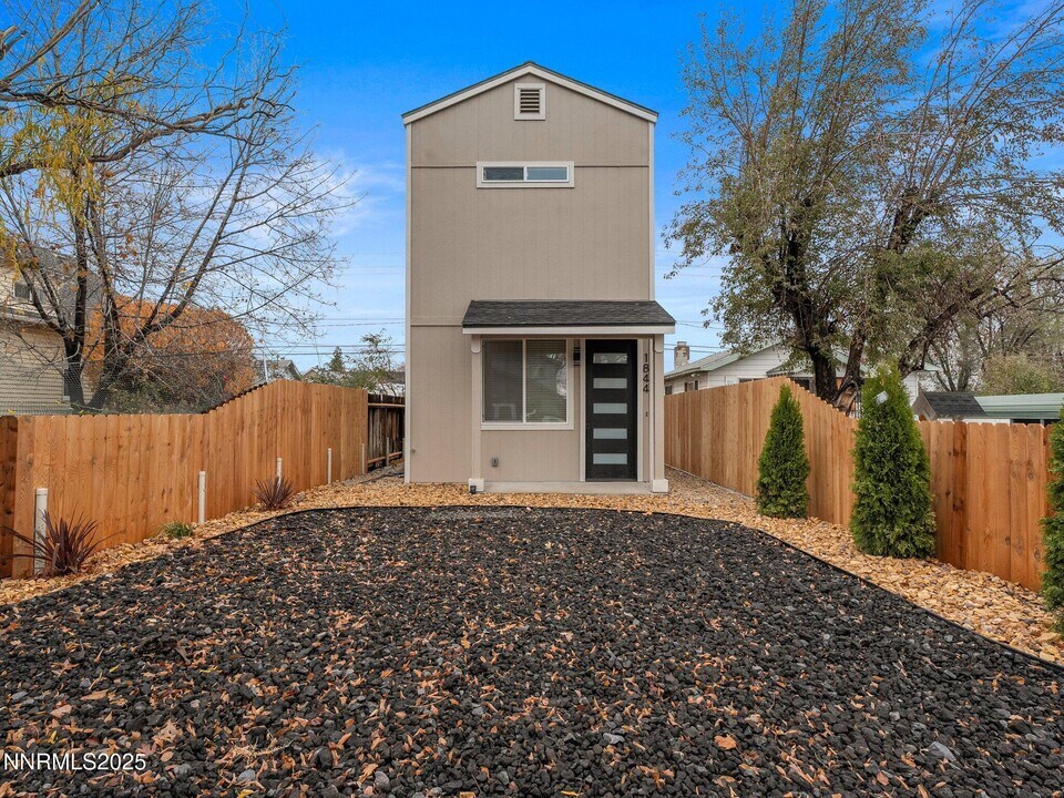 1844 H St in Sparks, NV - Building Photo