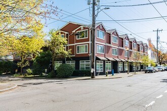 Madrona Court in Seattle, WA - Building Photo - Building Photo