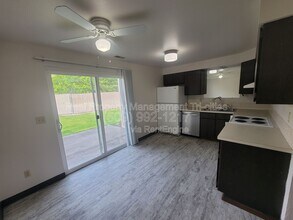 140 Van Giesen St in Richland, WA - Building Photo - Building Photo