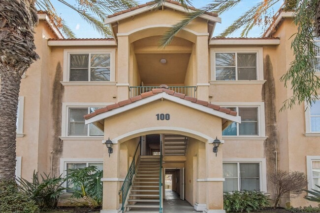 100-150 N River Cir in Oceanside, CA - Building Photo - Building Photo