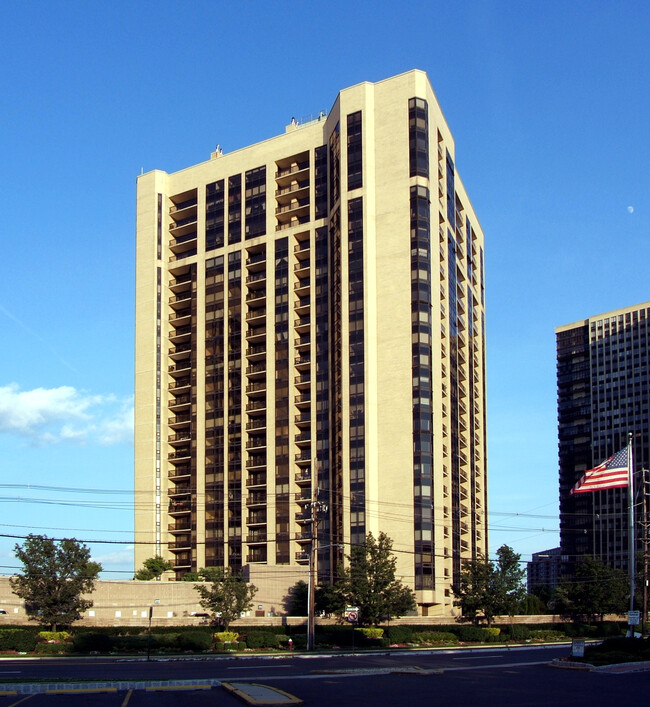 Buckingham Towers in Fort Lee, NJ - Building Photo - Building Photo