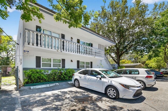 13335 Arch Creek Rd in North Miami, FL - Foto de edificio - Building Photo