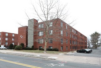 Webb Manor in Hartford, CT - Building Photo - Building Photo
