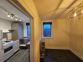 29 Erie Av in Hamilton, ON - Building Photo