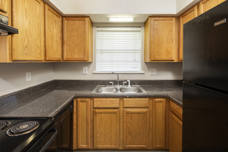 Vines at Cedar Creek Townhomes in Bessemer, AL - Building Photo - Interior Photo