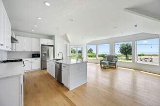 50 Beach View Dr in Stamford, CT - Building Photo - Building Photo