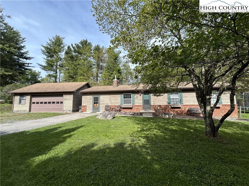 112 Knoll Dr in Boone, NC - Building Photo