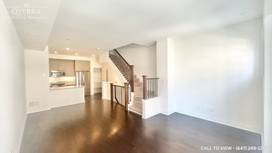 40 Lunar Cres in Mississauga, ON - Building Photo - Building Photo