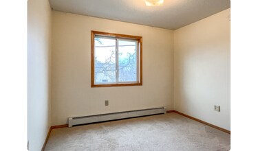 2210 Longyear Ave, Unit 2210 in Marquette, MI - Foto de edificio - Building Photo