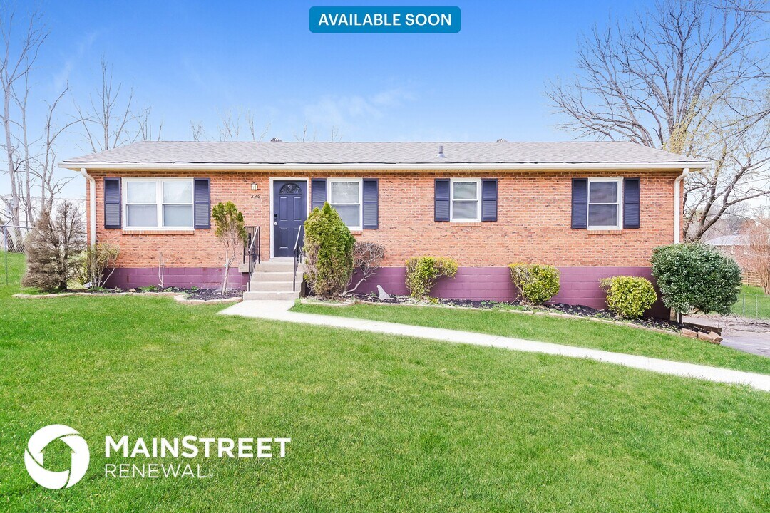 226 Grandview Dr in Old Hickory, TN - Building Photo