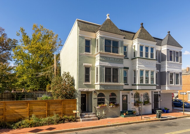 property at 1934 4th St NW