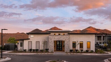 2121 W Sonoran Desert Dr in Phoenix, AZ - Building Photo - Building Photo