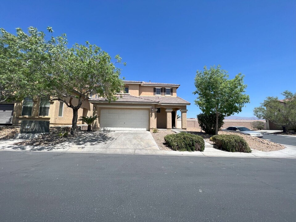 8932 W Ryan Creek Ave in Las Vegas, NV - Building Photo