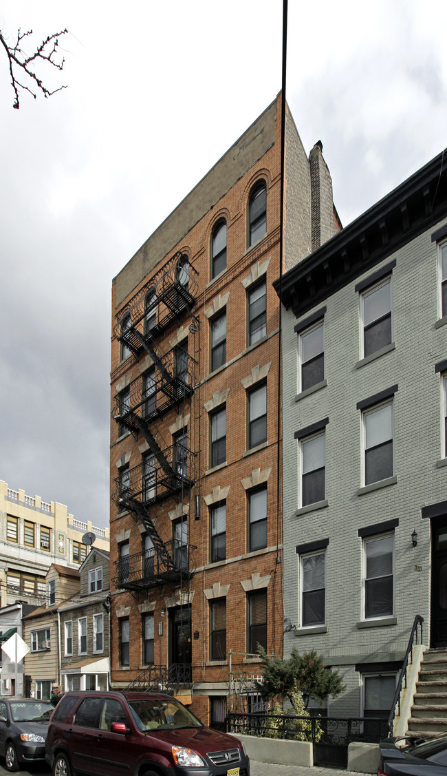 335 Garden St in Hoboken, NJ - Foto de edificio - Building Photo