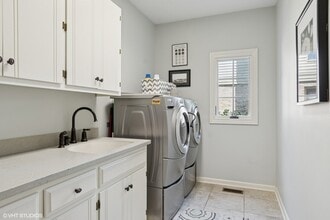 8S241 Dunham Dr in Naperville, IL - Building Photo - Building Photo