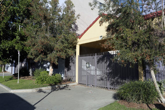 Palm House Apartments in Los Angeles, CA - Foto de edificio - Building Photo