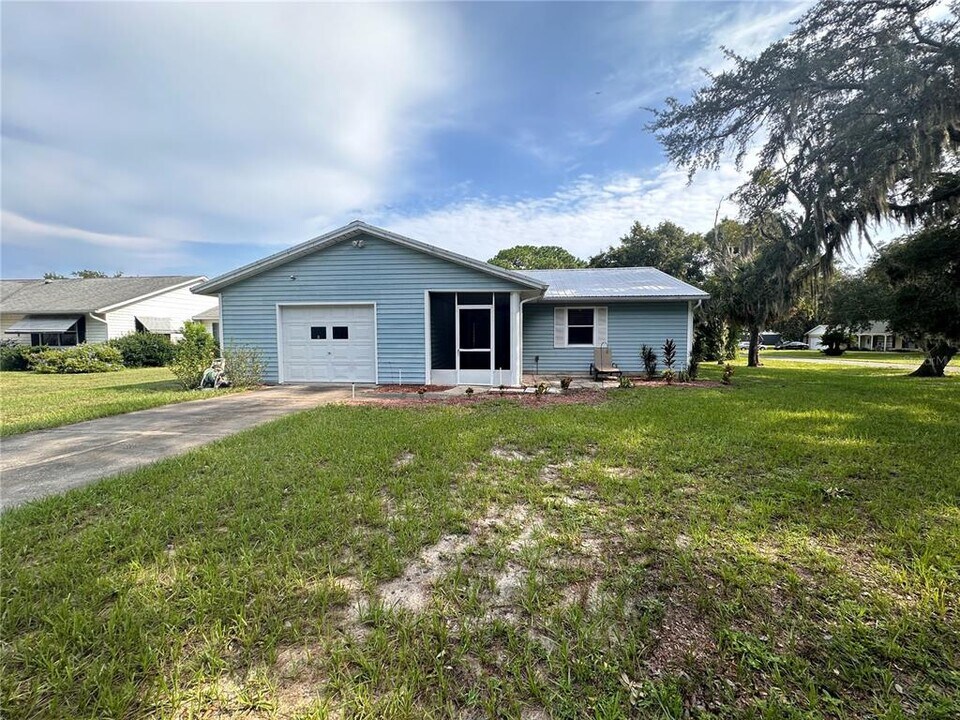 1649 Selkirk Dr in Leesburg, FL - Building Photo